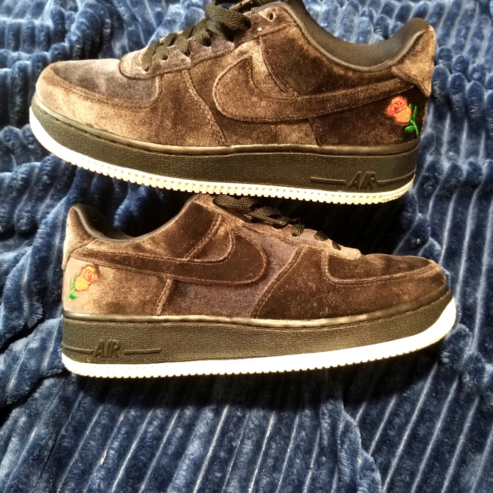 Black Nike Shoes